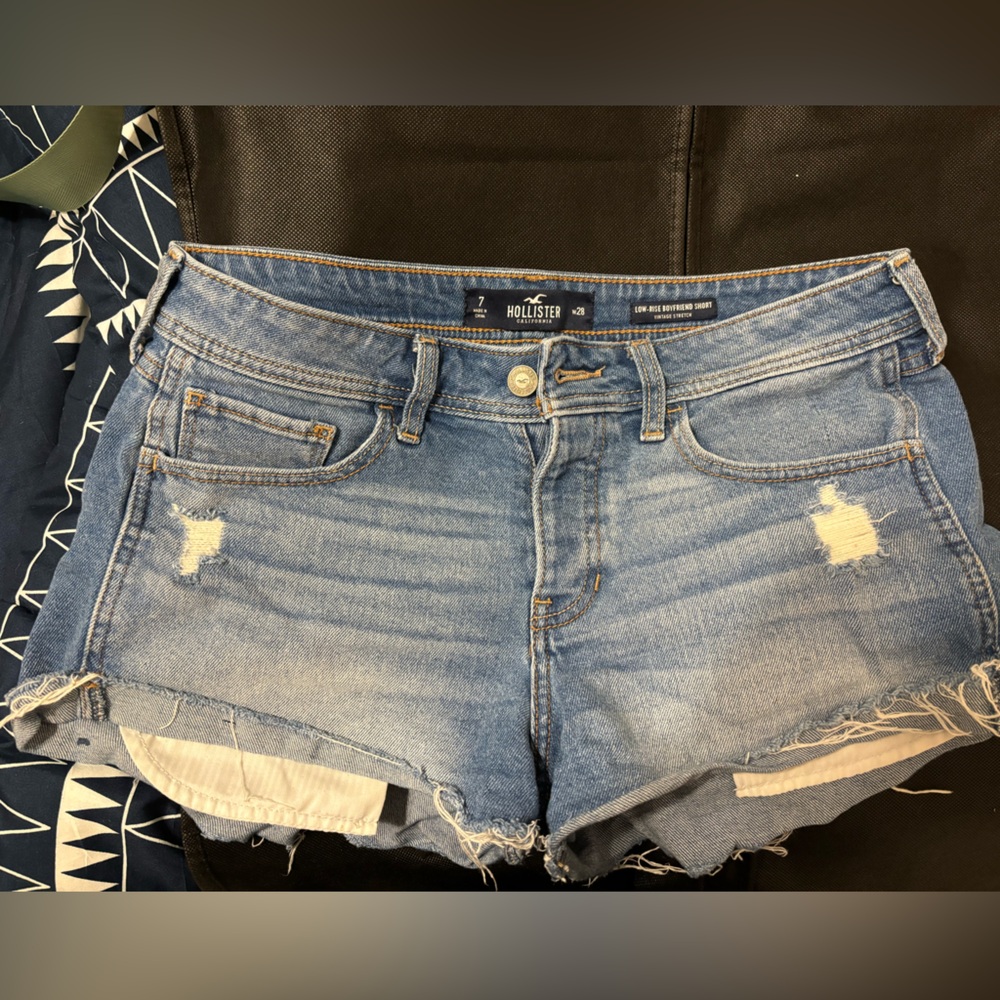 Hollister Low Rise Boyfriend Jean Shorts